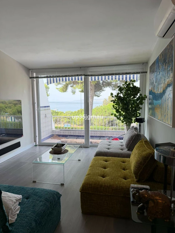 R5445229 | Middle Floor Apartment in Estepona – 1 beds, 1 baths