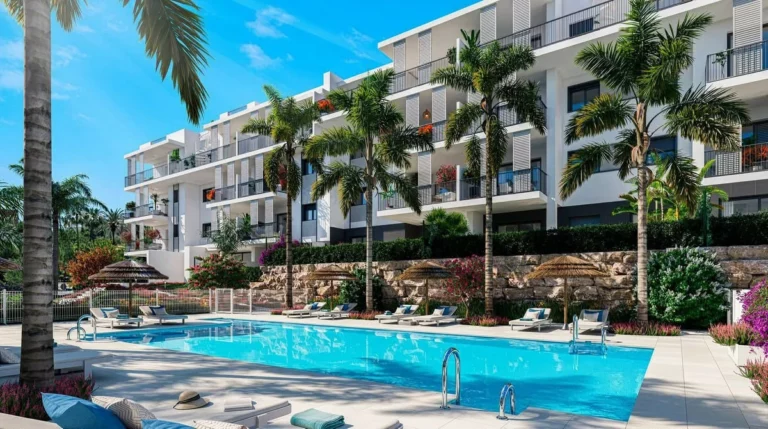 R5428033 | Middle Floor Apartment in Estepona – 2 beds, 2 baths