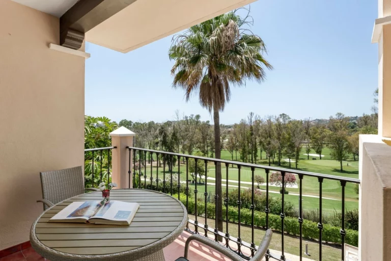 R5422156 | Middle Floor Apartment in Atalaya – 2 beds, 2.5 baths