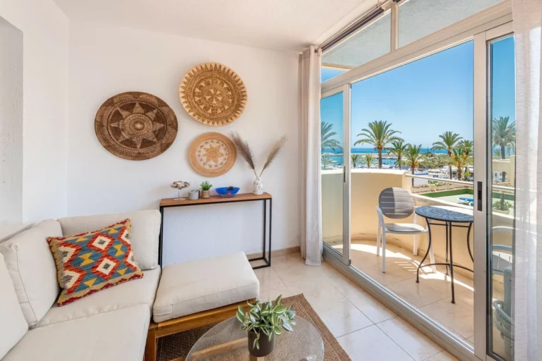 R5412394 | Middle Floor Apartment in Estepona – 1 beds, 1 baths