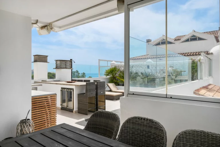 R5430244 | Middle Floor Apartment in Estepona – 2 beds, 2 baths