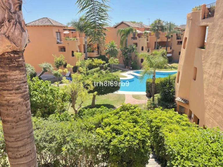 R5253244 | Middle Floor Apartment in Bel Air – 2 beds, 2 baths