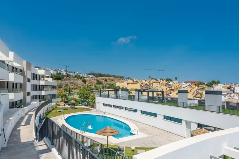 R5434981 | Ground Floor Apartment in Estepona – 2 beds, 2 baths