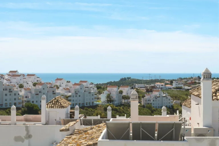 R5374735 | Penthouse Duplex in Estepona – 2 beds, 1 baths