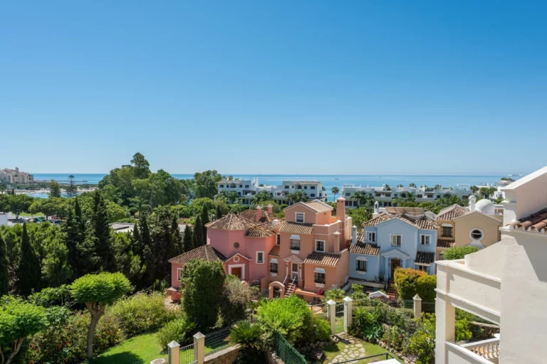 R5406934 | Detached Villa in Estepona – 5 beds, 5 baths