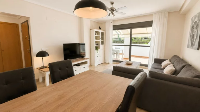 R5443357 | Middle Floor Apartment in Estepona – 2 beds, 2 baths