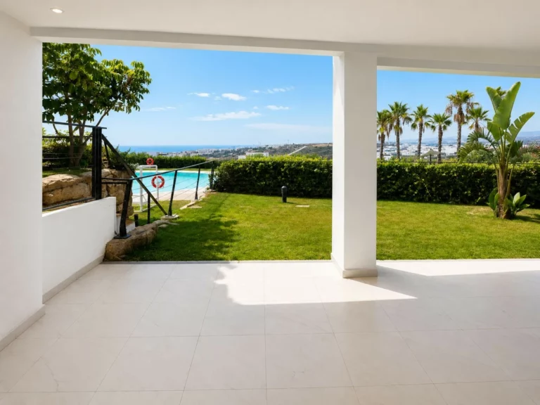 R5449684 | Ground Floor Apartment in Estepona – 2 beds, 2 baths