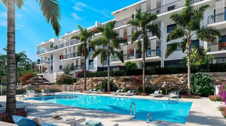 R5445271 | Middle Floor Apartment in Estepona – 2 beds, 2 baths