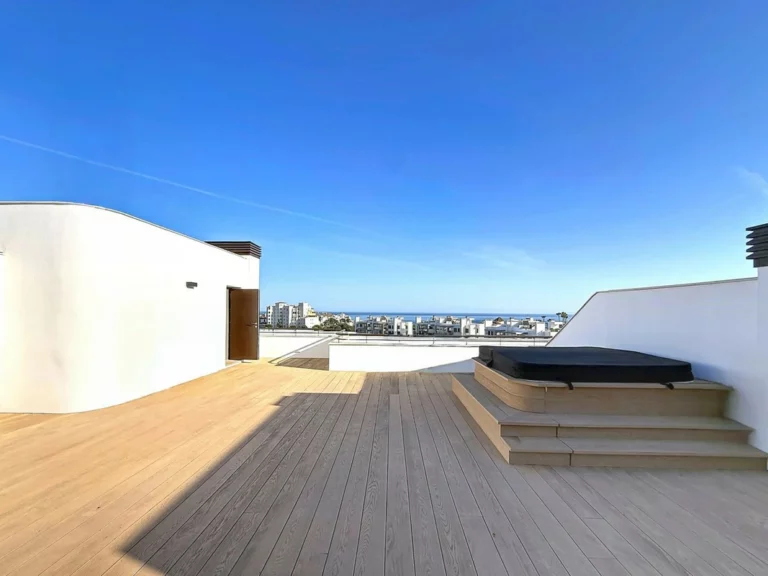 R5400679 | Penthouse in Estepona – 3 beds, 2 baths