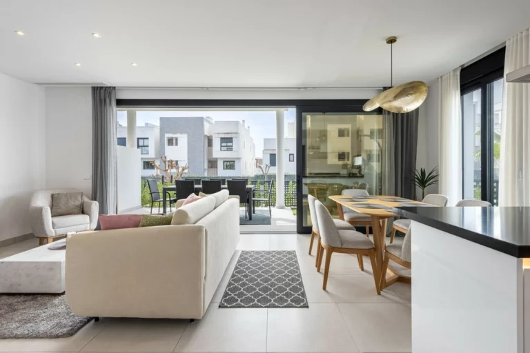 R4986877 | Townhouse in Bel Air – 3 beds, 3 baths