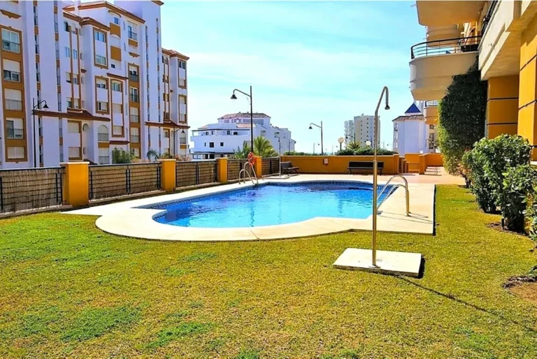 R5437354 | Middle Floor Apartment in Estepona – 1 beds, 1 baths