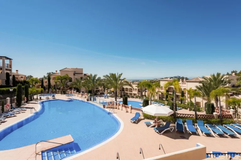 R5422156 | Middle Floor Apartment in Atalaya – 2 beds, 2.5 baths