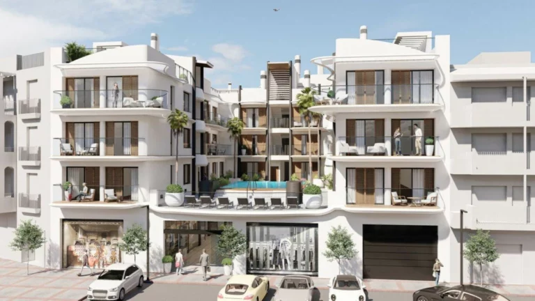 R5308393 | Penthouse Duplex in Estepona – 2 beds, 1 baths