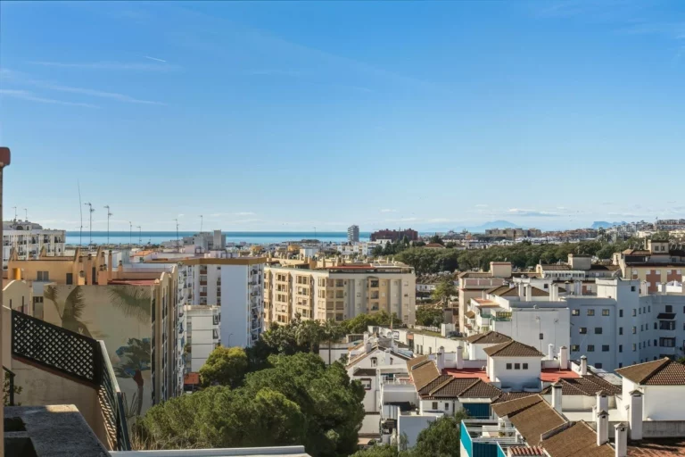 R5221213 | Penthouse in Estepona – 3 beds, 2 baths