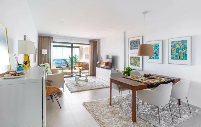 R5398627 | Middle Floor Apartment in Estepona – 2 beds, 2 baths