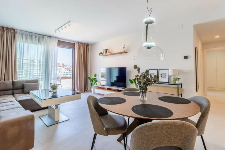 R5237647 | Middle Floor Apartment in Estepona – 2 beds, 2 baths