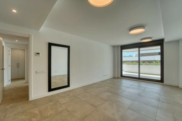 R5432158 | Ground Floor Apartment in Estepona – 2 beds, 2 baths