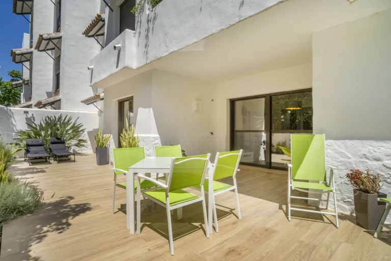 R5433238 | Ground Floor Apartment in Estepona – 2 beds, 2 baths