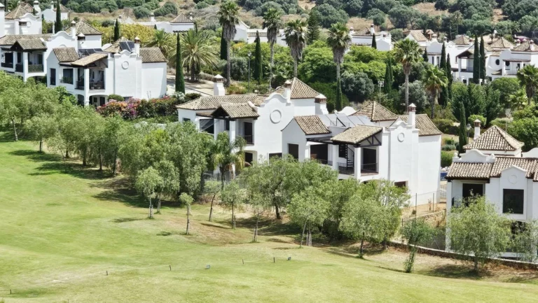 R5081617 | Detached Villa in Estepona – 3 beds, 4 baths
