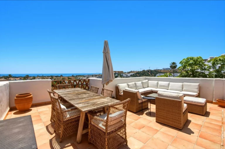 R5399815 | Townhouse in Estepona – 3 beds, 3 baths