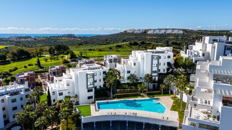 R5440702 | Penthouse Duplex in Estepona – 2 beds, 2 baths