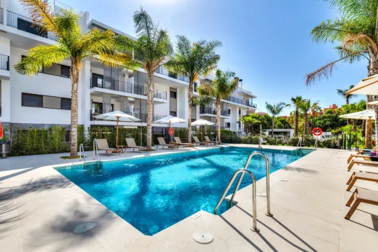 R5437429 | Ground Floor Apartment in Estepona – 2 beds, 2 baths