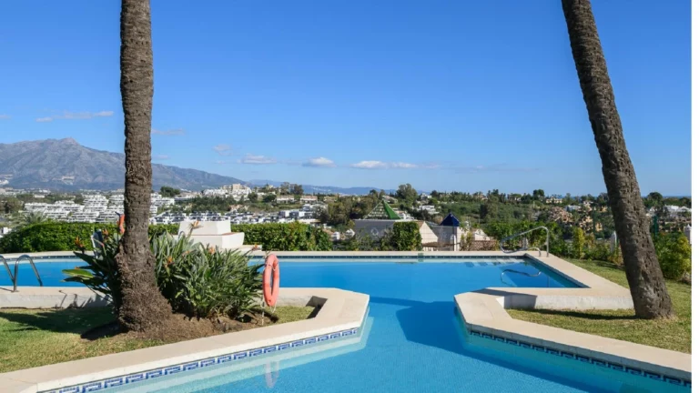 R5438854 | Townhouse in Estepona – 3 beds, 2 baths