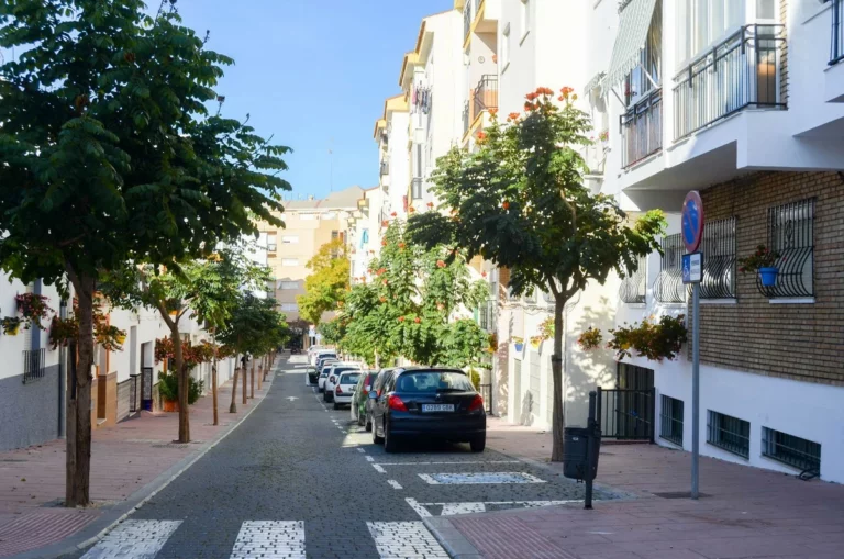 R5462986 | Middle Floor Apartment in Estepona – 4 beds, 3 baths