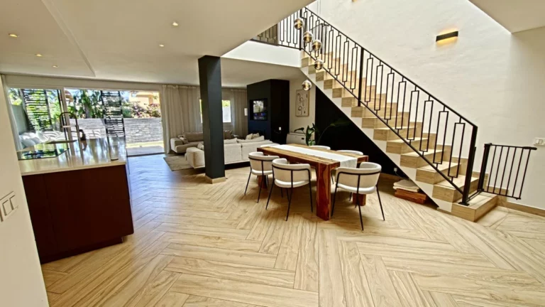 R5311546 | Townhouse in Atalaya – 4 beds, 5 baths