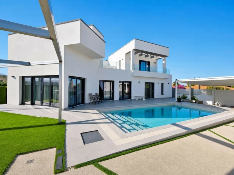 R5221375 | Detached Villa in Estepona – 3 beds, 3 baths