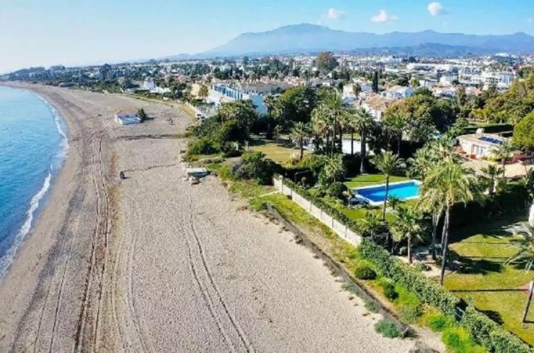 R5446636 | Detached Villa in Estepona – 5 beds, 4 baths