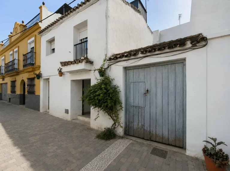 R5461141 | Townhouse in Estepona – 3 beds, 2 baths