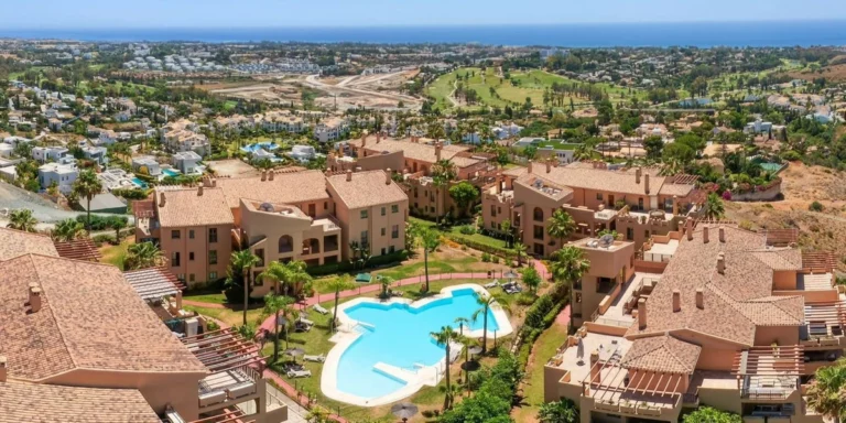 R5461552 | Ground Floor Apartment in El Paraiso – 2 beds, 2 baths