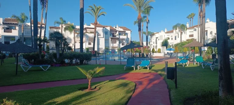 R5434795 | Ground Floor Apartment in Estepona – 3 beds, 3 baths