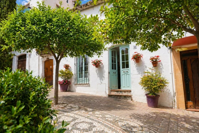 R5364070 | Townhouse in Estepona – 4 beds, 3 baths