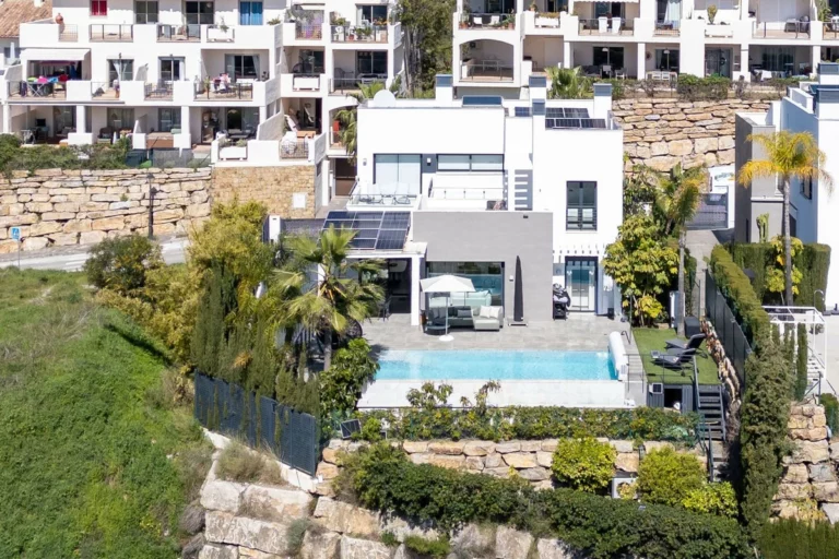 R5338819 | Detached Villa in Selwo – 4 beds, 5 baths