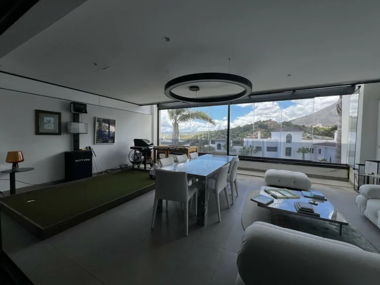 R5382088 | Middle Floor Apartment in Estepona – 2 beds, 2 baths