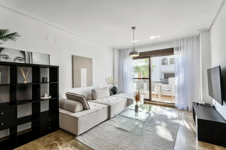 R5459671 | Middle Floor Apartment in Selwo – 2 beds, 2 baths