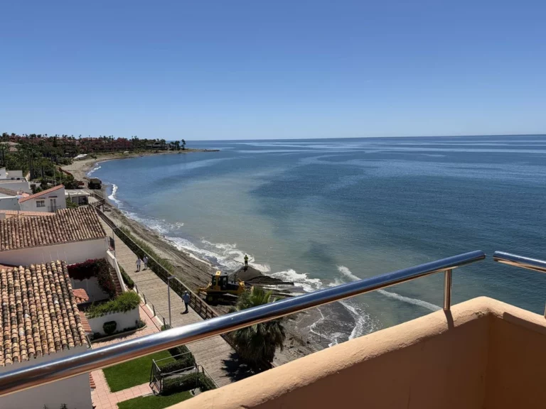 R5363881 | Middle Floor Studio in Estepona – 0 beds, 1 baths