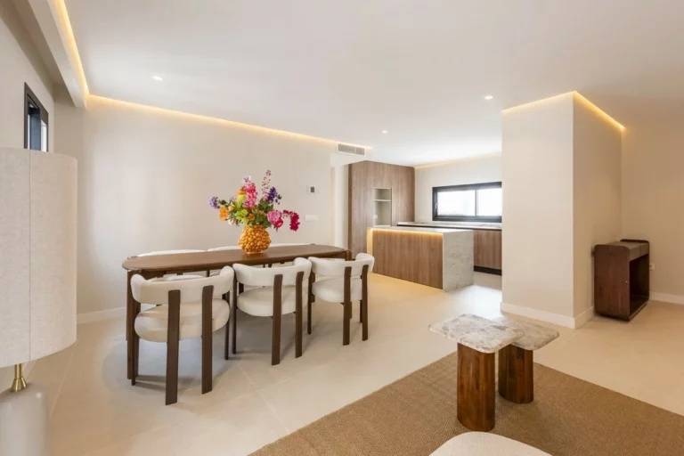 R5374549 | Top Floor Apartment in Estepona – 4 beds, 2 baths