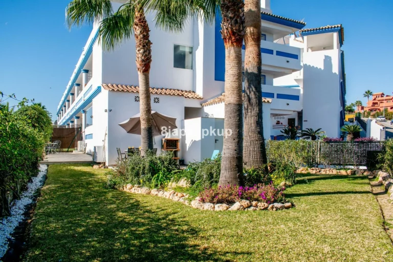 R5402098 | Ground Floor Apartment in Estepona – 2 beds, 2 baths