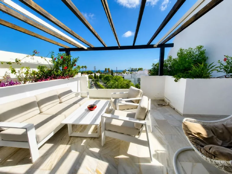 R5462398 | Middle Floor Apartment in Bel Air – 2 beds, 2 baths