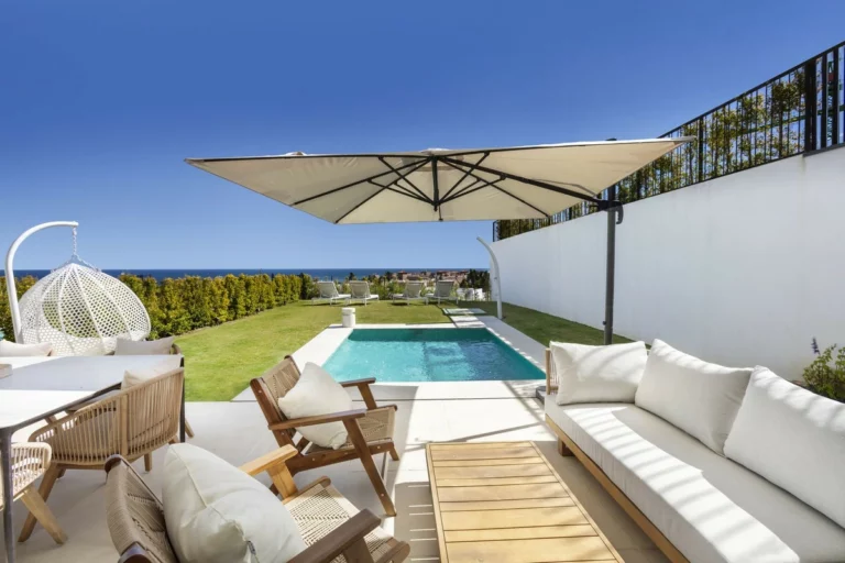 R5394934 | Townhouse in Estepona – 4 beds, 3 baths