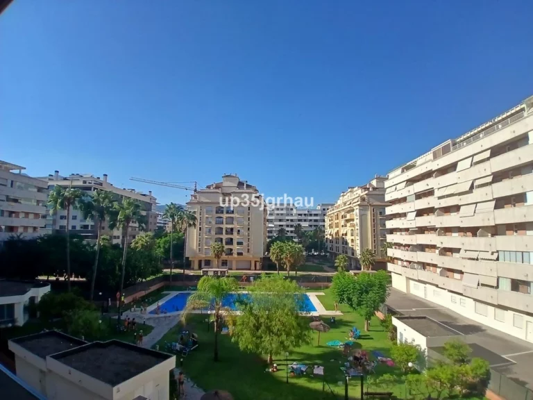 R5455384 | Middle Floor Apartment in Estepona – 2 beds, 2 baths