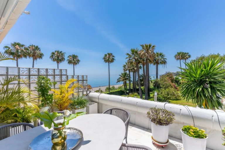 R5410204 | Middle Floor Apartment in Estepona – 2 beds, 2 baths