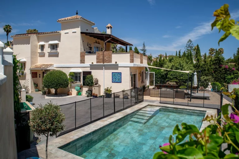 R5439820 | Detached Villa in El Padron – 6 beds, 5 baths