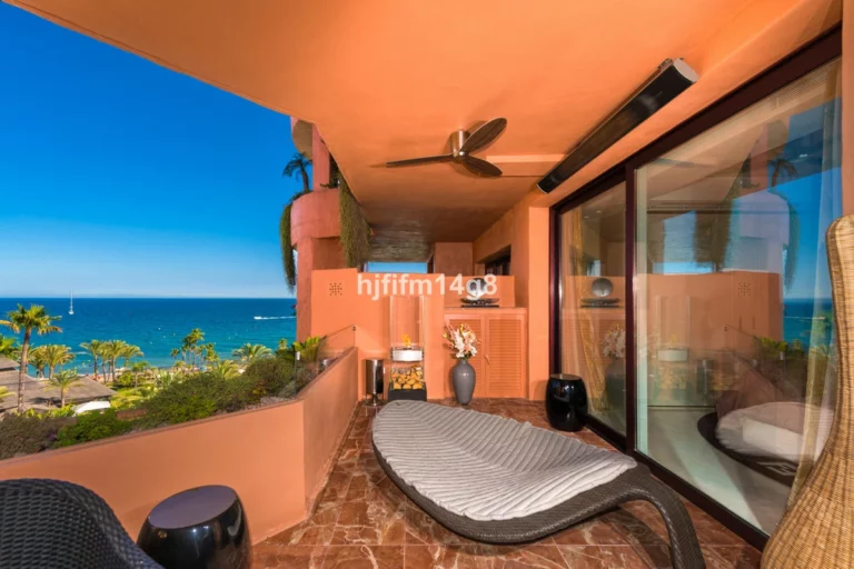 R4687477 | Middle Floor Apartment in Estepona – 2 beds, 2 baths