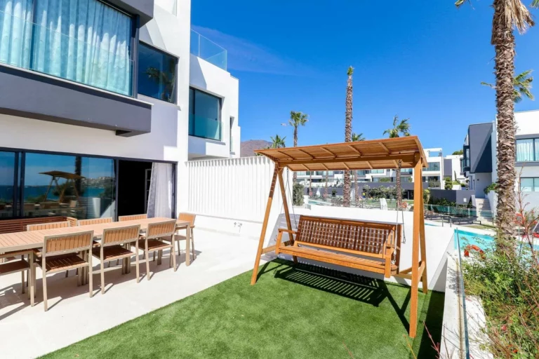 R4447381 | Townhouse in Estepona – 3 beds, 3 baths