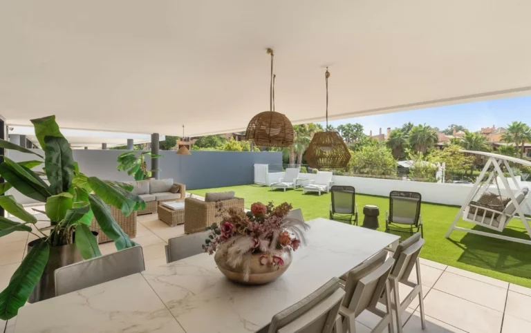 R5440417 | Ground Floor Apartment in Estepona – 3 beds, 3 baths