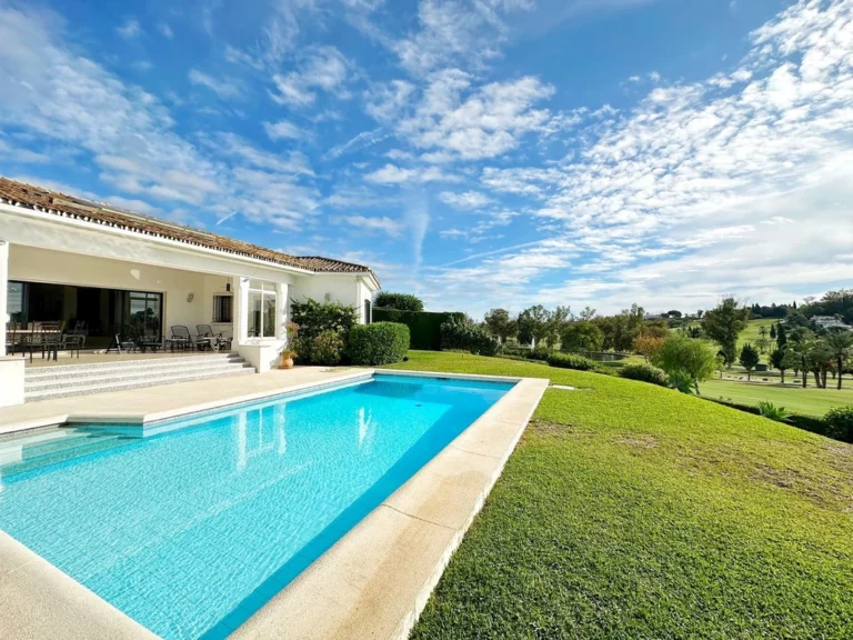 R5214097 | Detached Villa in El Paraiso – 4 beds, 3 baths